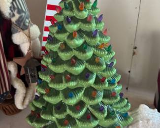 Ceramic Christmas tree - lights up
