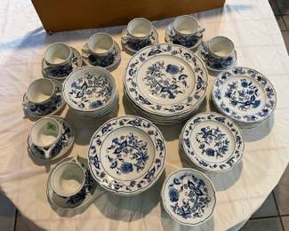 8 pc place setting for 10 of Blue Danube (Japan)