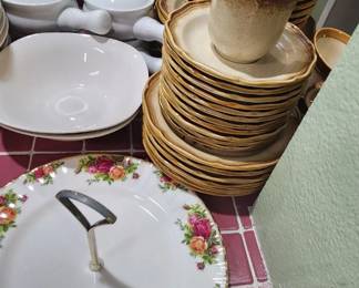 Mikasa Whole Wheat Stoneware, Old Country Roses serving plate
