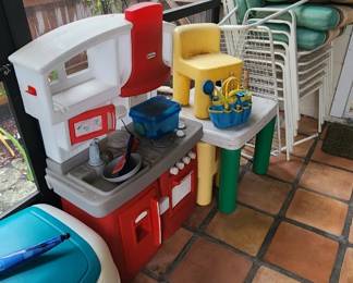 Little Tykes toys, outdoor seating