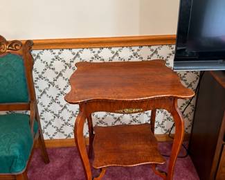 Solid wood accent table