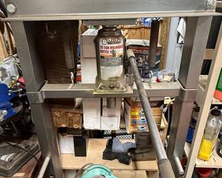 Central Machinery 20-Ton Hydraulic Shop Press
