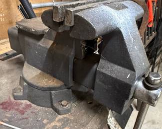Craftsman 5-Inch Swivel Base Bench Vise