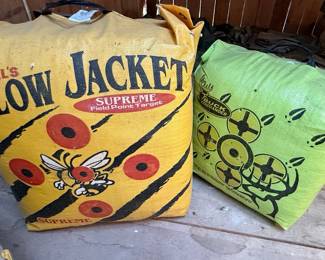 Morrell Yellow Jacket Supreme 3 Field Point Archery Target and Buck Commander Archery Target