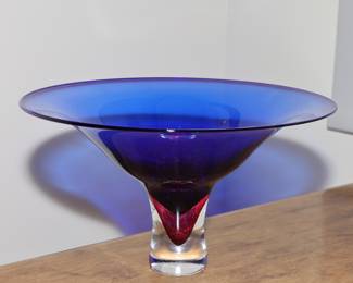 Laurie Thal art glass vase