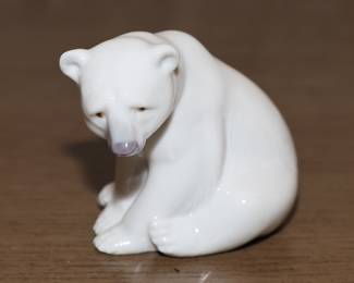 Lladro seated bear figurine