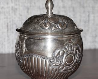 Vintage sterling "Villa" lidded sugar bowl
