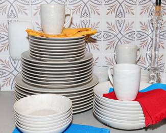 Gabriela Skyros designs dinnerware