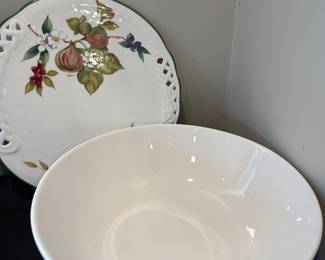 white ceramic dishes