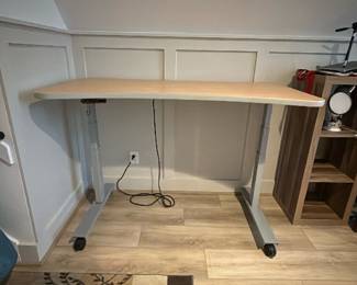 electric sit-to-stand desk