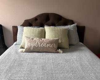 Safavieh Arebelle Headboard and bed