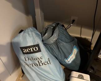 Deluxe AeroBed