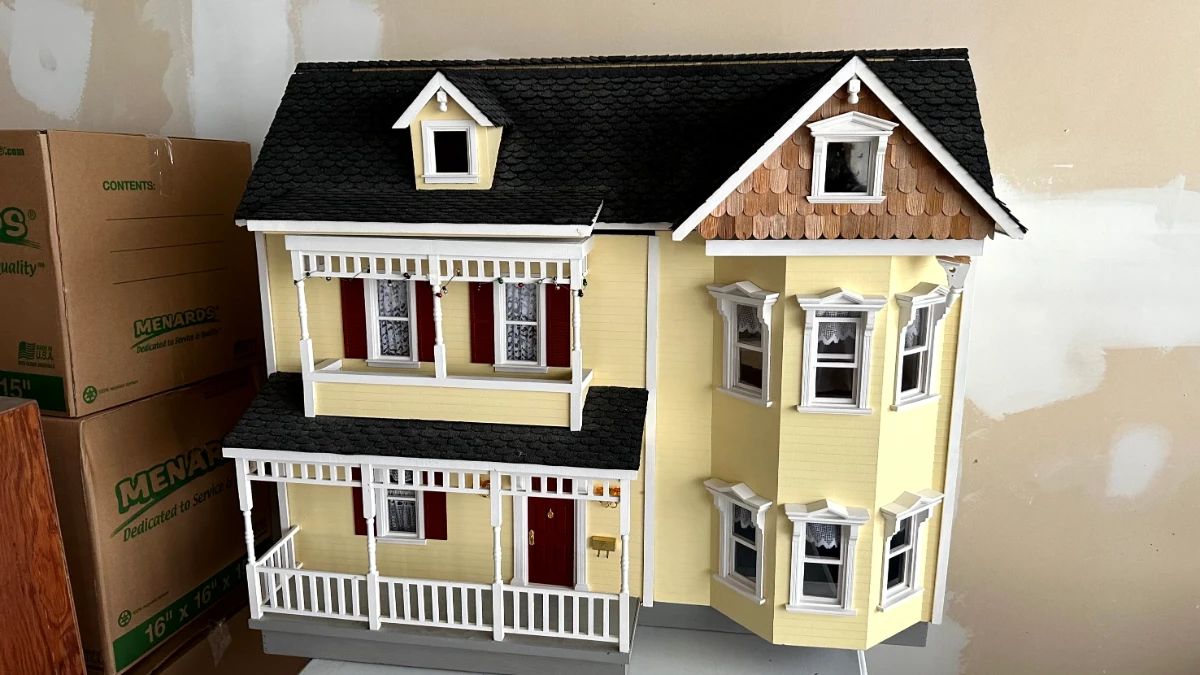 https://toledoliquidations.hibid.com/catalog/778631/estate-treasures-auction---antiques--toys-and-home-d-cor