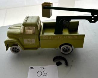 https://toledoliquidations.hibid.com/catalog/778631/estate-treasures-auction---antiques--toys-and-home-d-cor