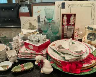 Christmas Dinnerware and Holiday Serving Accessories