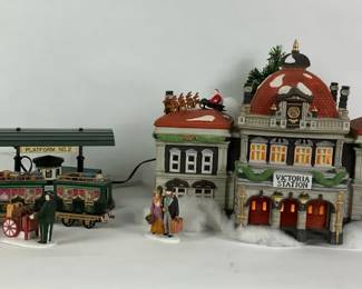 Dept. 56 Christmas Village Victoria Station with Train and Accessories