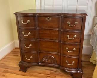 Traditional Serpentine Front Wood Dresser