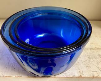 Nesting cobalt blue nesting bowls