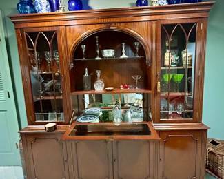 Traditional mahogany breakfront bar cabinet with glass display doors, mirrored serving area, drop-down mixing surface and generous lower storage