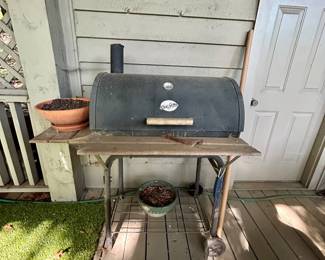 Char-Griller barrel-style charcoal grill and smoker 