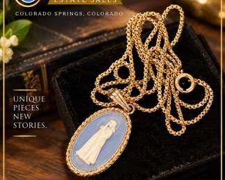 Colar Vintage Moonlight em Destaque