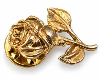 Broche de Rosa Dourada em Close MacBetronico