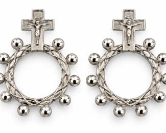 Par de Crucifixos Prateados com Aros Trancados