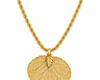 Colar Dourado com Pingente de Folha em Filigrana