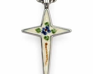 Colar Prateado com Cruz Floral Artesanal