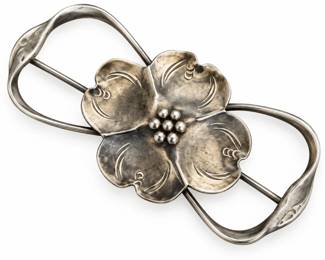 Broche Floral Art Nouveau em Prata Envelhecida