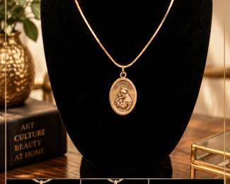 Colar Religioso em Ouro Vintage