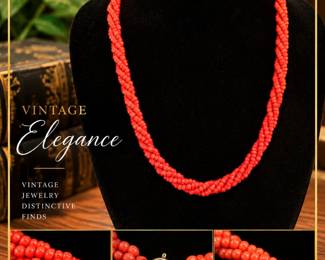 Elegancia Vintage em Coral e Ouro