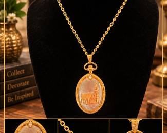 Medalhao Dourado em Veludo Negro