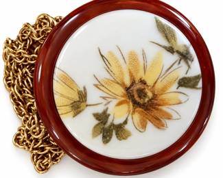 Pingente Floral Vintage com Corrente Dourada