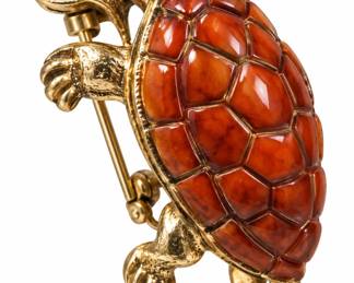 Broche de tartaruga dourada e ambar