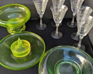 BE151Vintage YellowGreen Vaseline Uranium Glass Romance Fostoria Goblets