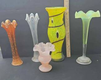BE113Antique And Vintage Art Glass And Uranium