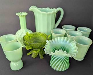 BE101VUranium Glass Jadeite Set