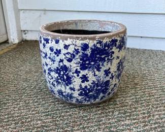 044 blueandwhitefloralceramicplanterpo