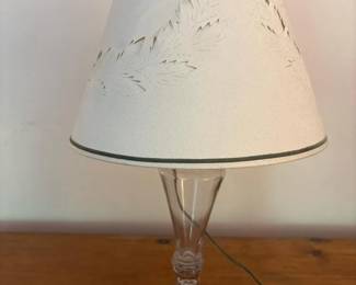 133 cutglasstablelampwithleafpatterns