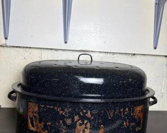 197 largeblackspeckledenamelroasterpan