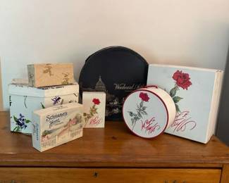 141 vintagecollectionofhatandcandyboxe