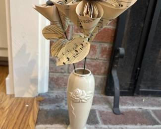 362 lenoxporcelainvasewithhandmadesheet