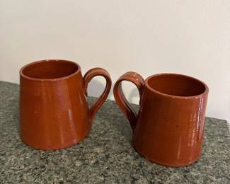 215 longfamilypotteryredwaremugsandpla