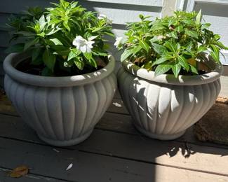 252 pairofflutedoutdoorplanters