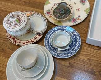 363 assortedvintageandcontemporarydecora