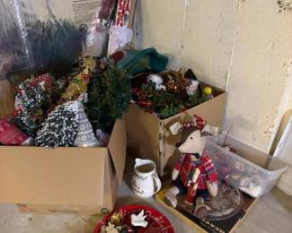 212 assortedchristmasdecorationsandholid