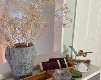 342 assorteddecorativeitems