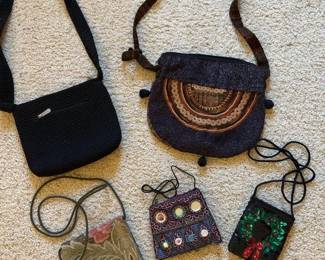 160 assortedwomenshandbagsandcrossbody