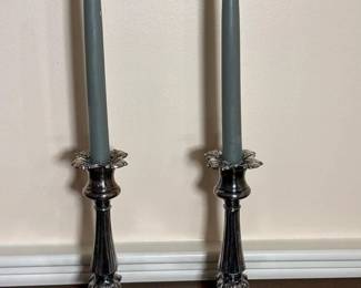 104 pairofornatesilvercolorcandlesticks